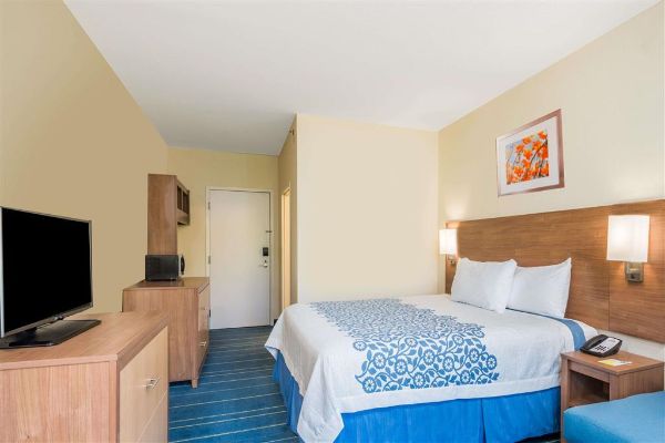 DAYS INN BY WYNDHAM CADIZ (Cadiz)
